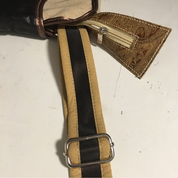 CB Messenger Bag 2 tone QUALITY LIKE NEW embossed black tan canvas - Picture 7 of 13